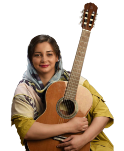 نیلوفر فتاحی دختر نوازنده گیتار